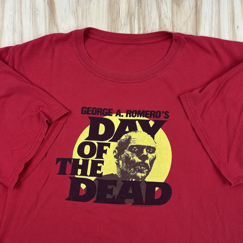 George A Romero Day of the Dead Men's T-Shirt Red 2XL Y2K Vintage Movie Promo Te